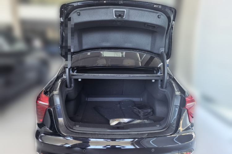 Used Hongqi H5 2024 1.5T DCT Smart Connect Flagship Edition Trunk