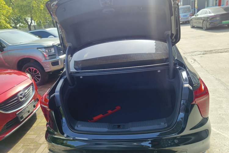 Used Hongqi H5 2024 1.5T DCT Smart Connect Flagship Edition Trunk