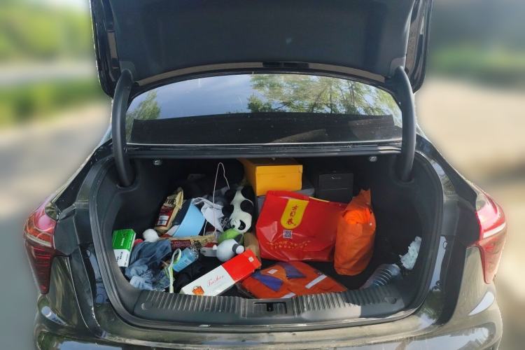 Used Hongqi H5 2024 1.5T DCT Smart Connect Flagship Edition Trunk