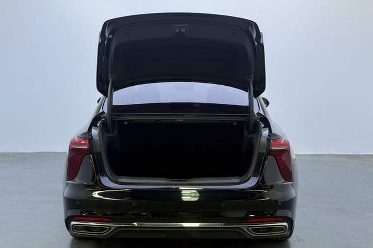Used Hongqi H5 2024 2.0T Automatic Smart Connect Flagship Edition Trunk