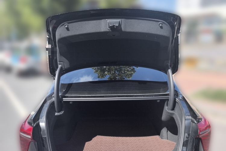 Used Hongqi H5 2024 2.0T Automatic Smart Connect Flagship Edition Trunk