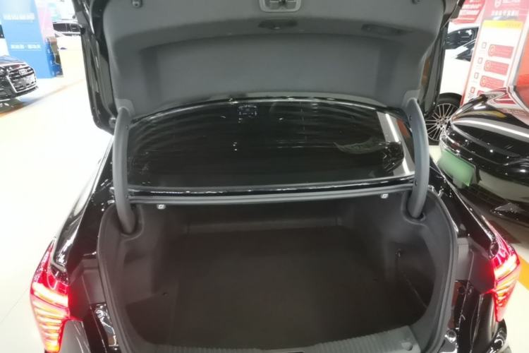 Used Hongqi H5 2024 2.0T Automatic Smart Connect Flagship Edition Trunk