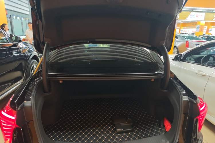 Used Hongqi H5 2024 2.0T Automatic Smart Connect Flagship Edition Trunk