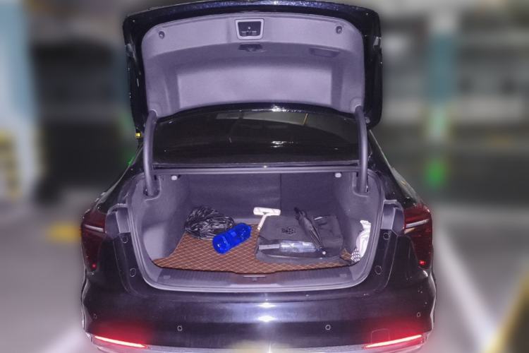 Used Hongqi H5 2024 2.0T Automatic Smart Connect Flagship Edition Trunk