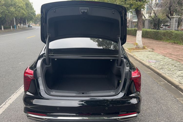 Used Hongqi H5 2024 2.0T Automatic Smart Connect Flagship Edition Trunk