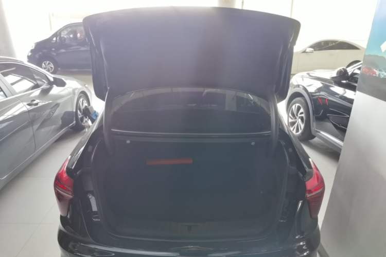 Used Hongqi H5 2024 2.0T Automatic Smart Connect Flagship Edition Trunk