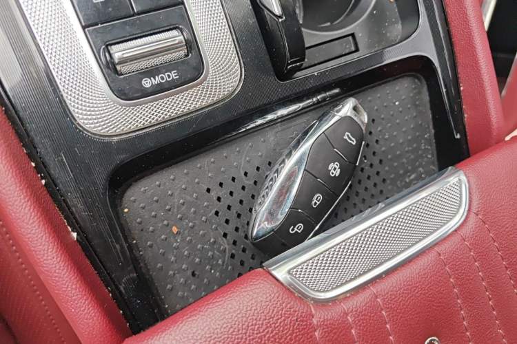Used Hongqi H5 2024 2.0T Automatic Smart Connect Flagship Edition Vehicle Key