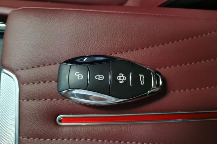 Used Hongqi H5 2024 1.5T DCT Smart Connect Flagship Edition Vehicle Key