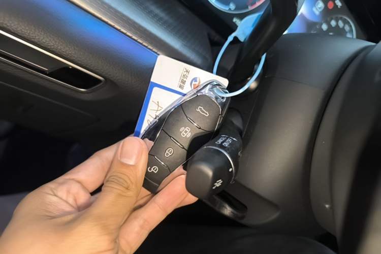 Used Hongqi H5 2024 2.0T Automatic Smart Connect Flagship Edition Vehicle Key
