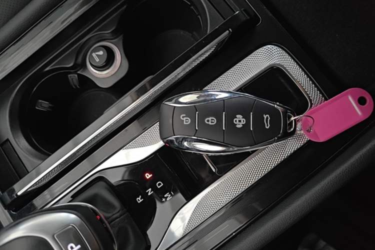 Used Hongqi H5 2024 1.5T DCT Smart Connect Flagship Edition Vehicle Key