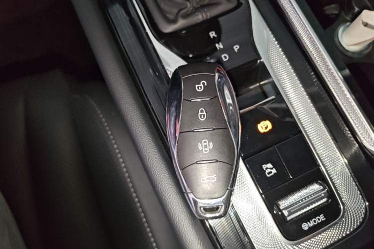 Used Hongqi H5 2024 2.0T Automatic Smart Connect Flagship Edition Vehicle Key