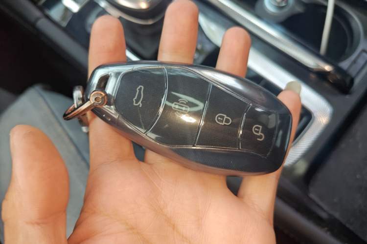 Used Hongqi H5 2024 1.5T DCT Smart Connect Flagship Edition Vehicle Key