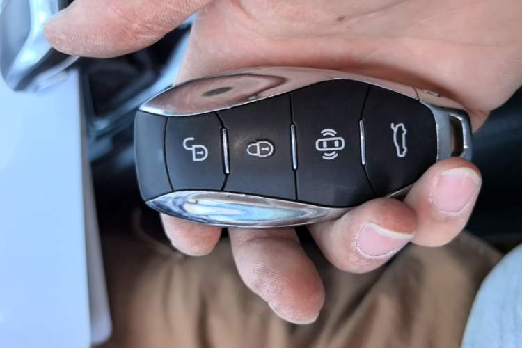 Used Hongqi H5 2024 1.5T DCT Smart Connect Flagship Edition Vehicle Key
