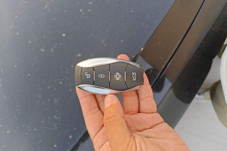 Used Hongqi H5 2024 1.5T DCT Smart Connect Flagship Edition Vehicle Key