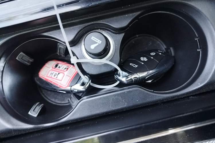Used Hongqi H5 2024 1.5T DCT Smart Connect Flagship Edition Vehicle Key