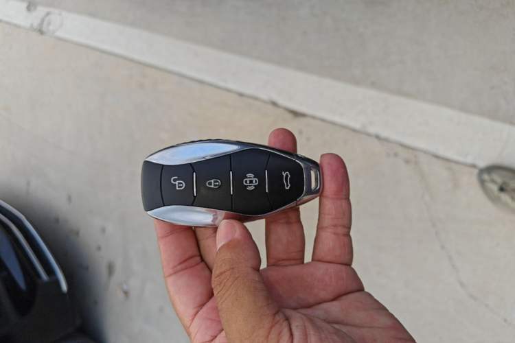 Used Hongqi H5 2024 1.5T DCT Smart Connect Flagship Edition Vehicle Key