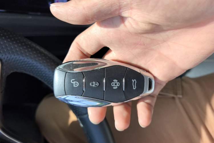 Used Hongqi H5 2024 1.5T DCT Smart Connect Flagship Edition Vehicle Key