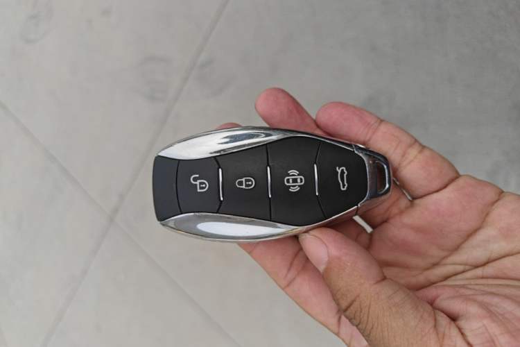 Used Hongqi H5 2024 1.5T DCT Smart Connect Flagship Edition Vehicle Key