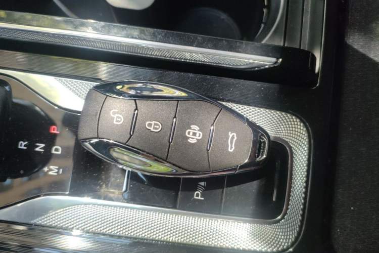 Used Hongqi H5 2024 1.5T DCT Smart Connect Flagship Edition Vehicle Key