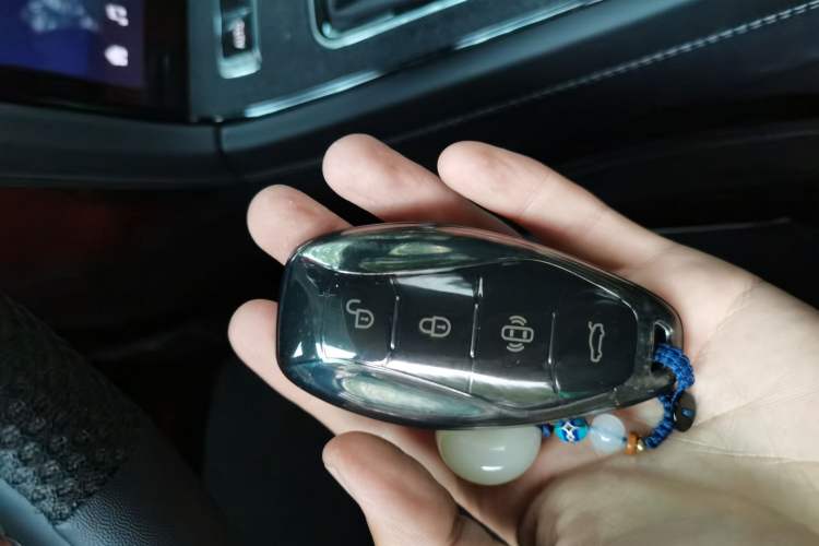 Used Hongqi H5 2024 2.0T Automatic Smart Connect Flagship Edition Vehicle Key