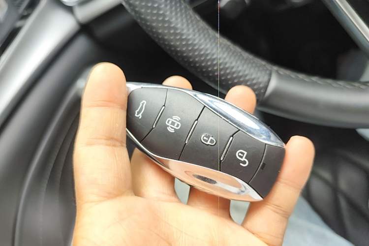 Used Hongqi H5 2024 1.5T DCT Smart Connect Flagship Edition Vehicle Key
