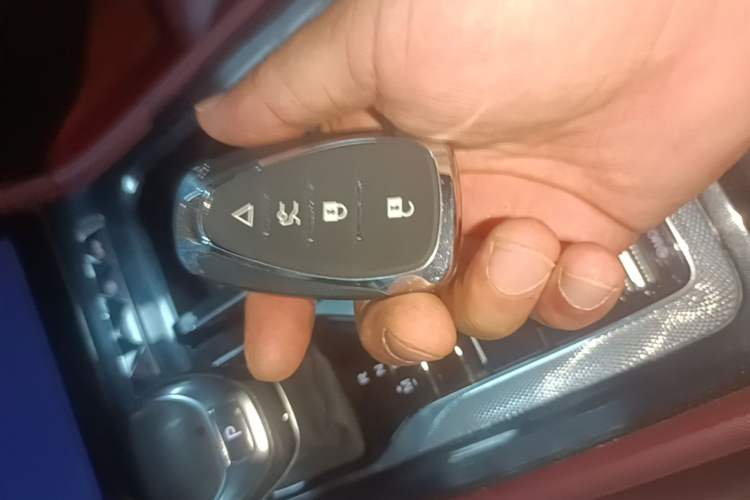 Used Hongqi H5 2024 2.0T Automatic Smart Connect Flagship Edition Vehicle Key