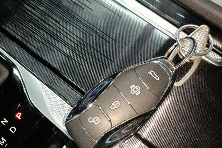 Used Hongqi H5 2024 1.5T DCT Smart Connect Flagship Edition Vehicle Key