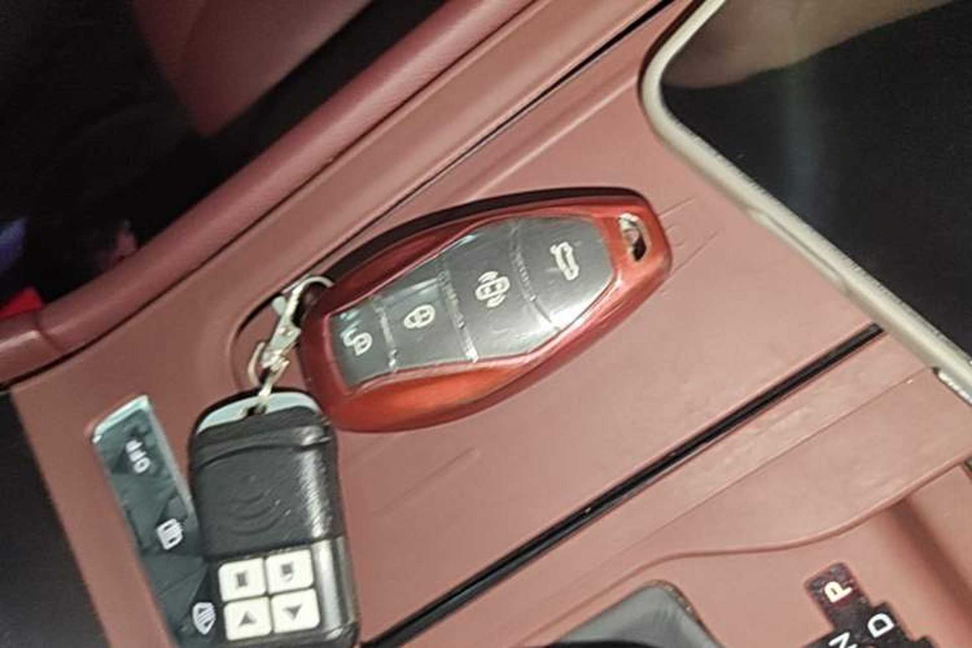 Used Hongqi H5 2024 2.0T Automatic Smart Connect Flagship Edition Vehicle Key