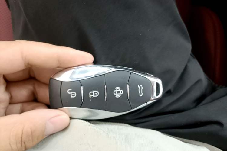 Used Hongqi H5 2024 1.5T DCT Smart Connect Flagship Edition Vehicle Key