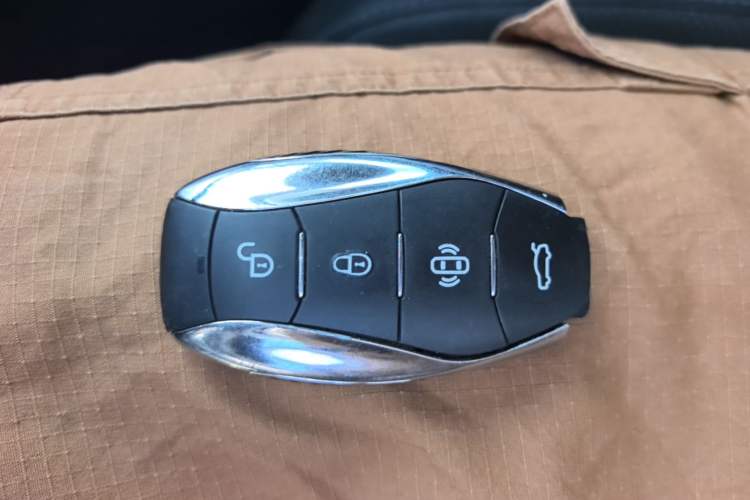 Used Hongqi H5 2024 1.5T DCT Smart Connect Flagship Edition Vehicle Key