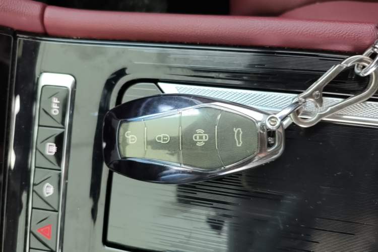 Used Hongqi H5 2024 1.5T DCT Smart Connect Flagship Edition Vehicle Key