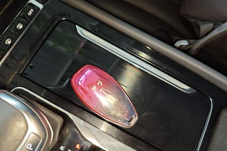 Used Hongqi H5 2024 2.0T Automatic Smart Connect Flagship Edition Vehicle Key
