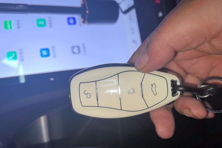 Used Hongqi H5 2024 2.0T Automatic Smart Connect Flagship Edition Vehicle Key