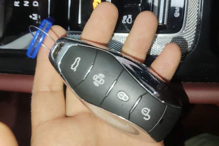 Used Hongqi H5 2024 2.0T Automatic Smart Connect Flagship Edition Vehicle Key