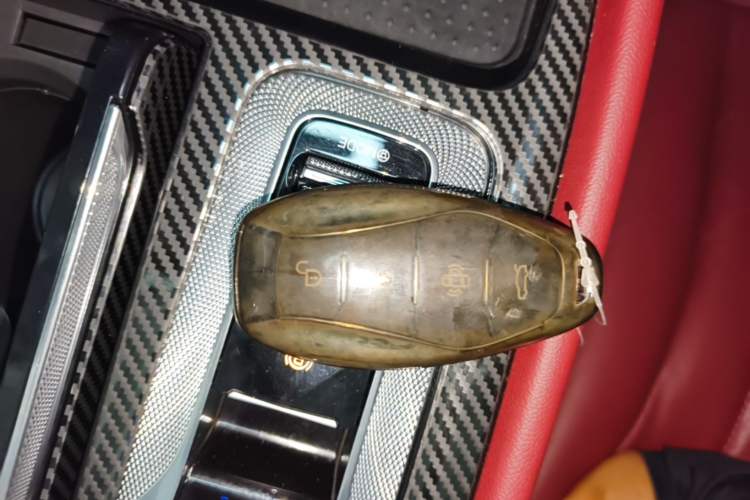 Used Hongqi H5 2024 2.0T Automatic Smart Connect Flagship Edition Vehicle Key