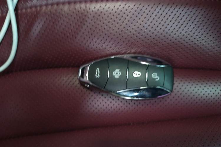 Used Hongqi H5 2024 2.0T Automatic Smart Connect Flagship Edition Vehicle Key