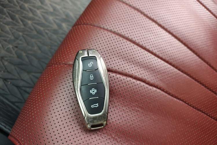 Used Hongqi H5 2024 2.0T Automatic Smart Connect Flagship Edition Vehicle Key