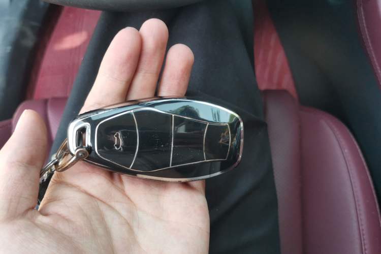 Used Hongqi H5 2024 2.0T Automatic Smart Connect Flagship Edition Vehicle Key