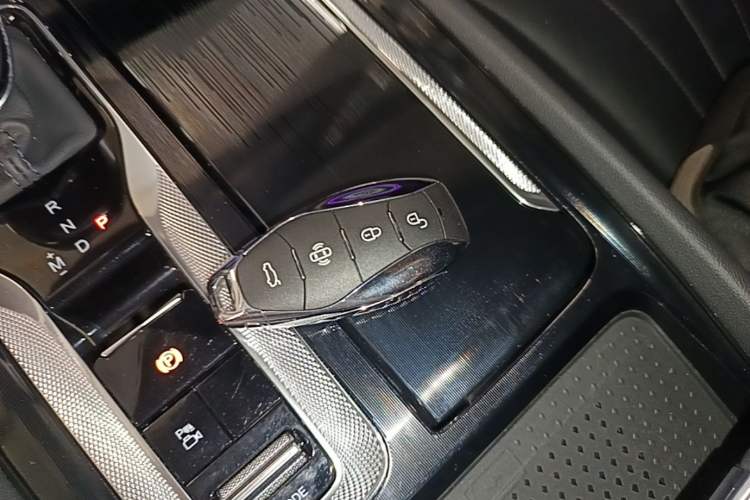Used Hongqi H5 2024 2.0T Automatic Smart Connect Flagship Edition Vehicle Key