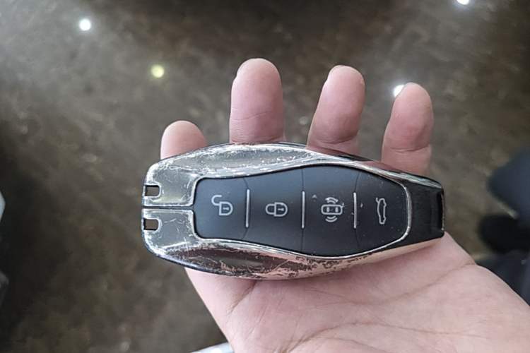Used Hongqi H5 2024 2.0T Automatic Smart Connect Flagship Edition Vehicle Key