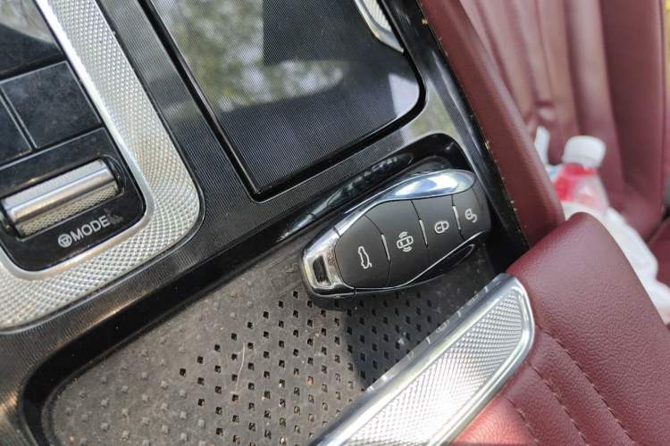 Used Hongqi H5 2024 2.0T Automatic Smart Connect Flagship Edition Vehicle Key