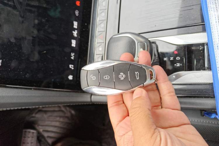 Used Hongqi H5 2024 1.5T DCT Smart Connect Flagship Edition Vehicle Key