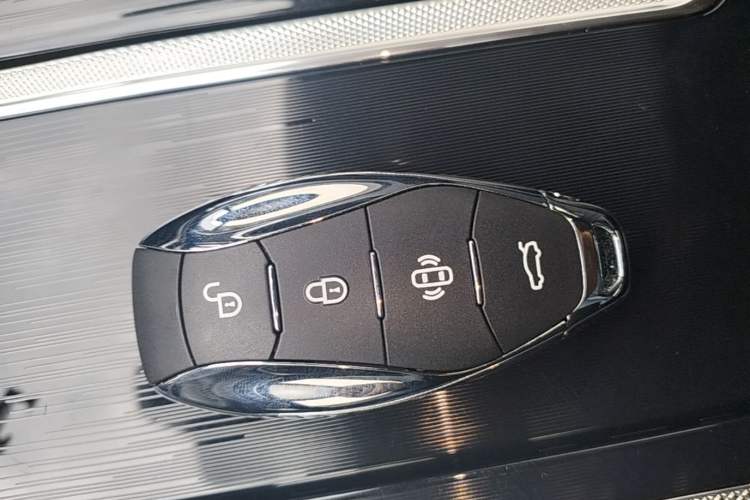 Used Hongqi H5 2024 1.5T DCT Smart Connect Flagship Edition Vehicle Key