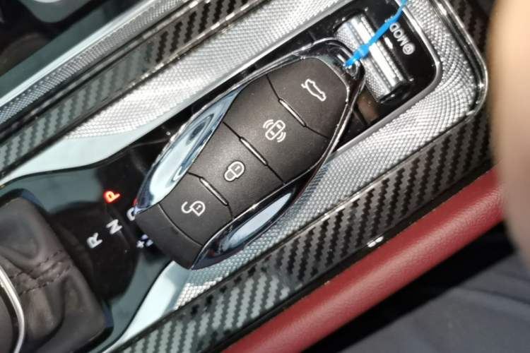 Used Hongqi H5 2024 2.0T Automatic Smart Connect Flagship Edition Vehicle Key