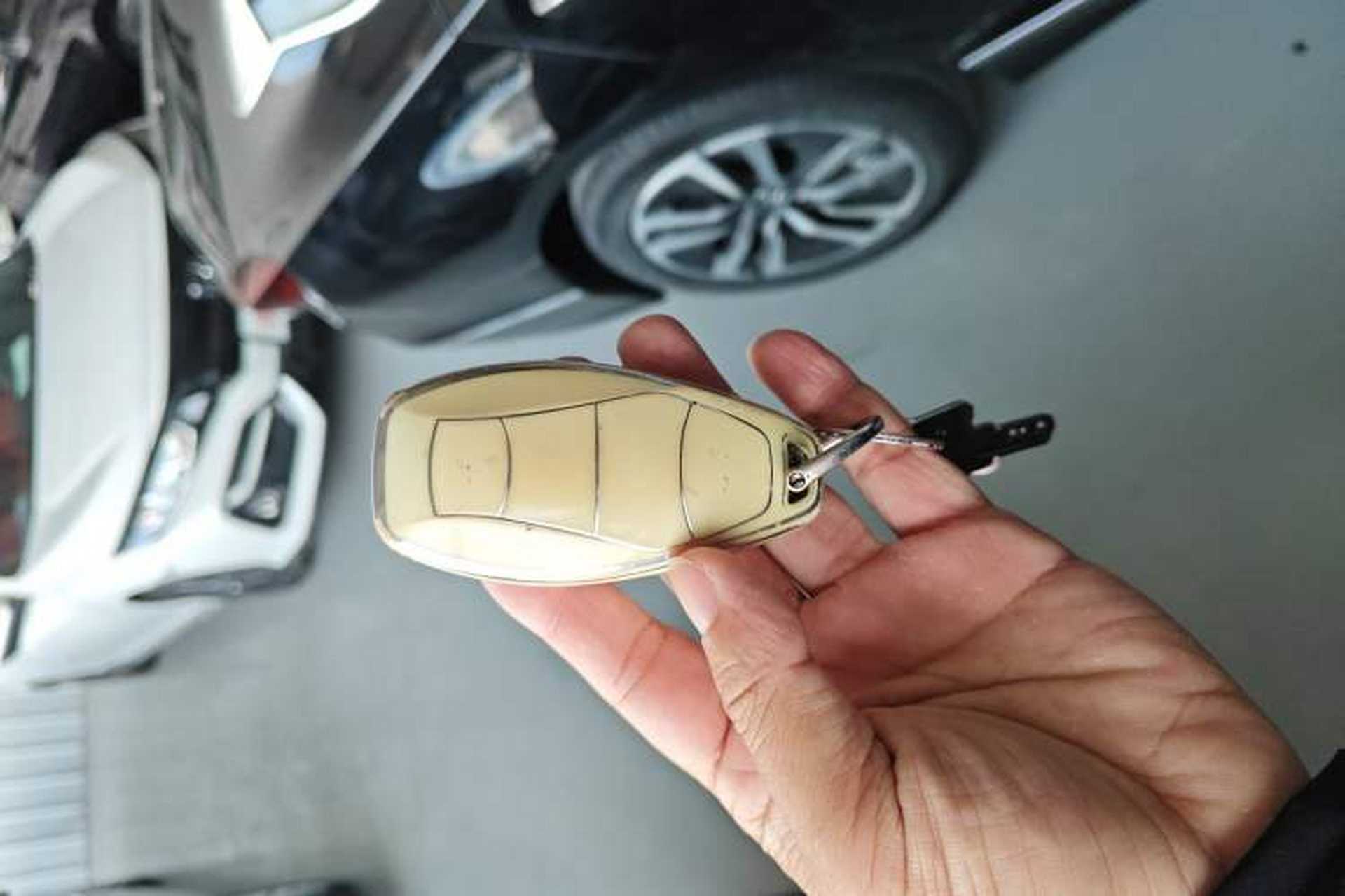 Used Hongqi H5 2024 2.0T Automatic Smart Connect Flagship Edition Vehicle Key