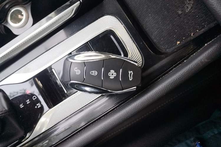 Used Hongqi H5 2024 1.5T DCT Smart Connect Flagship Edition Vehicle Key
