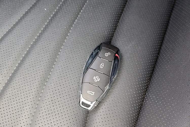 Used Hongqi H5 2024 1.5T DCT Smart Connect Flagship Edition Vehicle Key