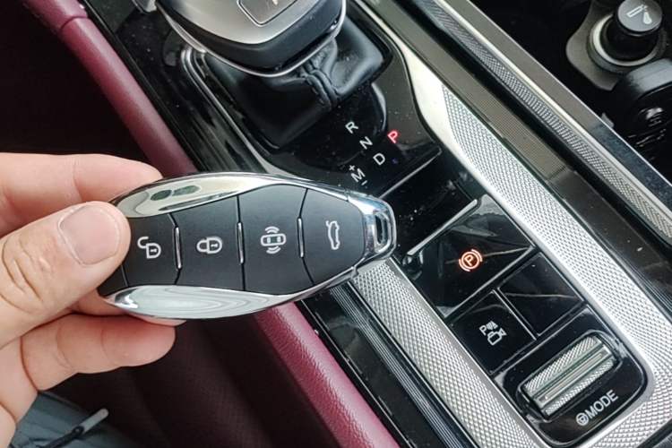 Used Hongqi H5 2024 2.0T Automatic Smart Connect Flagship Edition Vehicle Key