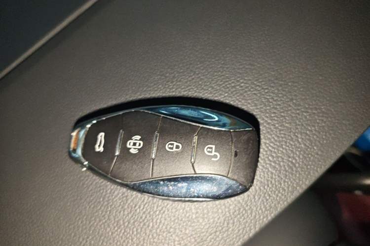 Used Hongqi H5 2024 1.5T DCT Smart Connect Flagship Edition Vehicle Key