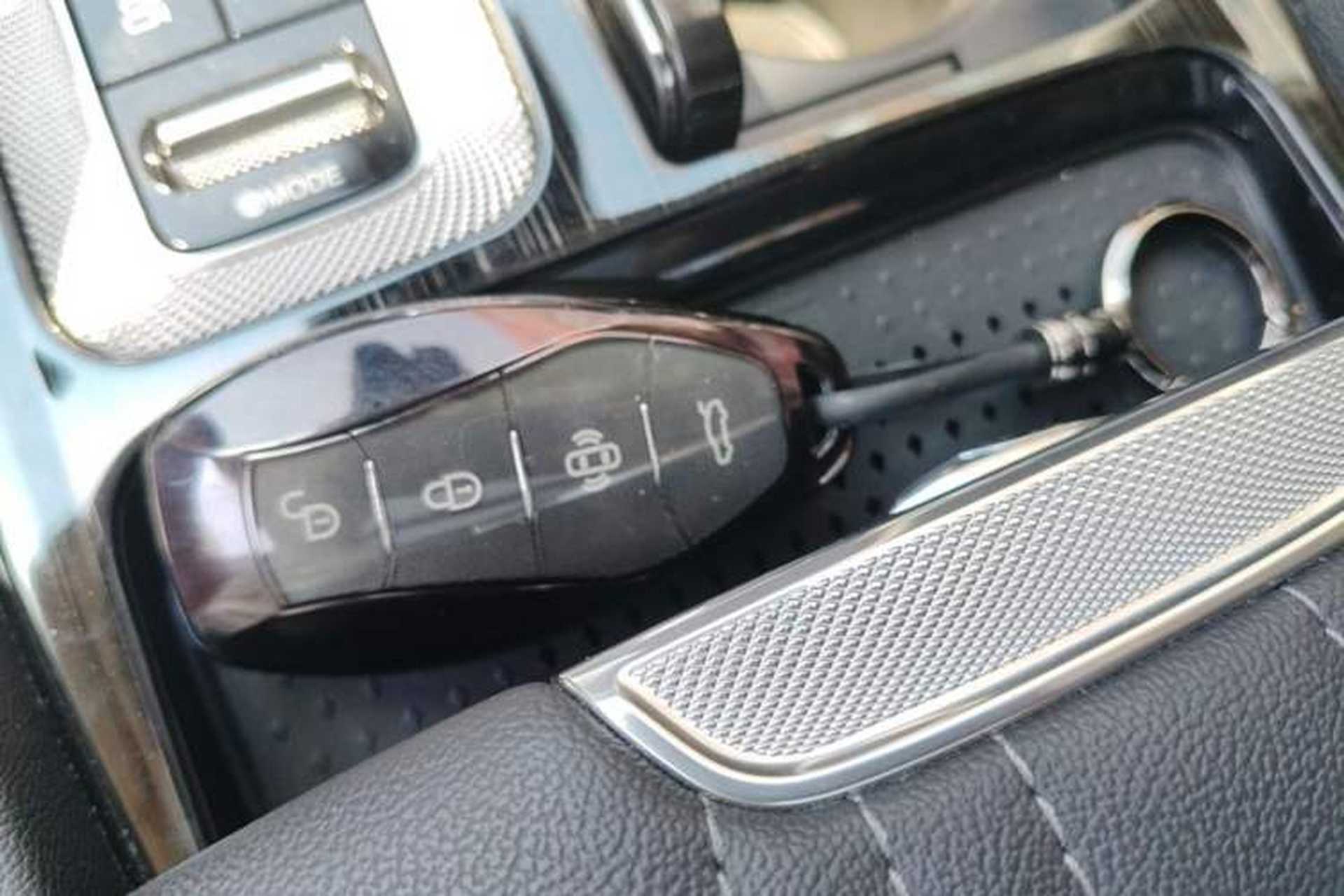 Used Hongqi H5 2024 2.0T Automatic Smart Connect Flagship Edition Vehicle Key